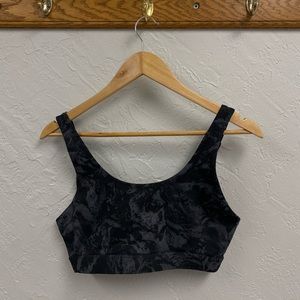 Lolë medium impact sports bra. Never worn, size M. Black/ grey floral pattern.